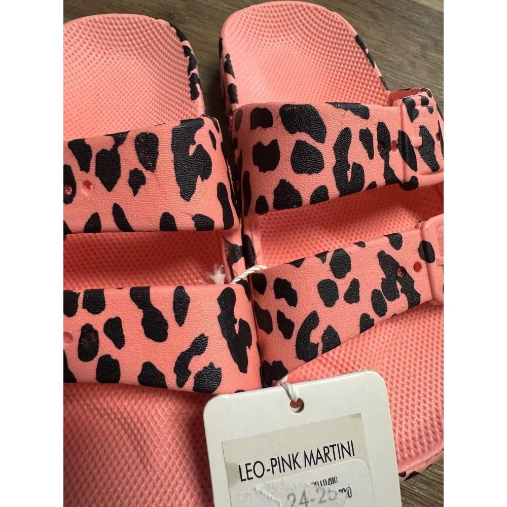 Freedom Moses Kids Leo Pink Martini Leopard Print Slides Sandals Size 8-9 NEW